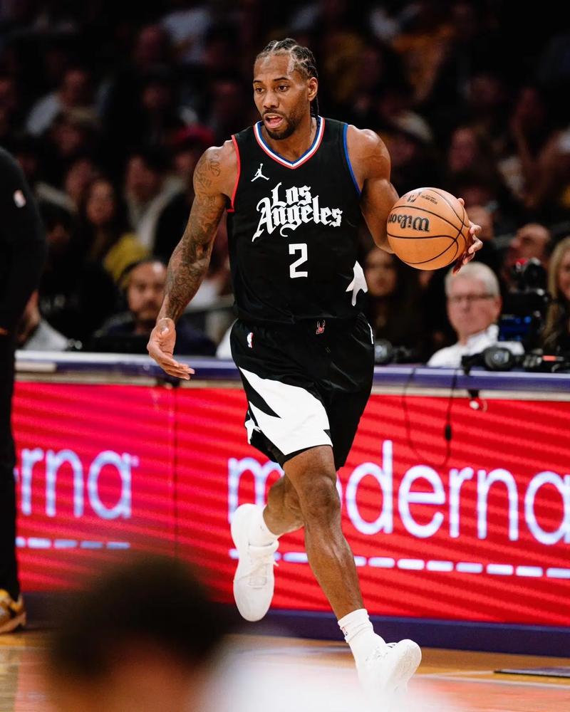 适应半局后全程压制！孙颖莎横扫米特兰姆！国乒5-1领先德国！（短暂磨合后全面掌控，孙颖莎横扫米特兰姆，国乒5比1领先德国）