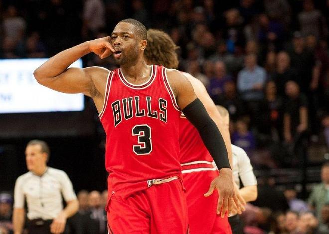 杜兰特连续得分，引领全队节奏（杜兰特连连取分，带动全队节奏）